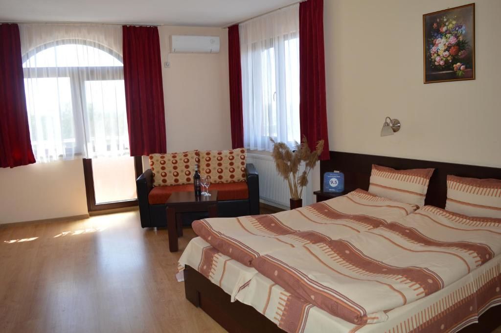 Отель Armira Family Hotel Ивайловград