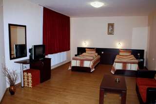 Отель Armira Family Hotel Ивайловград Двухместный номер с 1 кроватью или 2 отдельными кроватями-5