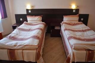 Отель Armira Family Hotel Ивайловград Двухместный номер с 1 кроватью или 2 отдельными кроватями-13
